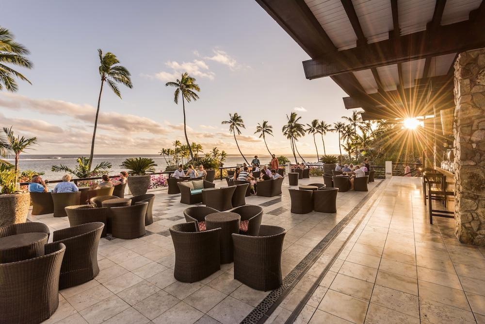 The Warwick Fiji Hotel Korolevu  Ngoại thất bức ảnh Sunset at the Beach Bar