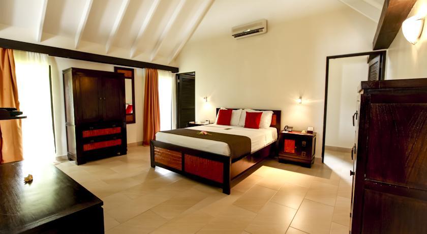 The Warwick Fiji Hotel Korolevu  Ngoại thất bức ảnh A bedroom at the resort