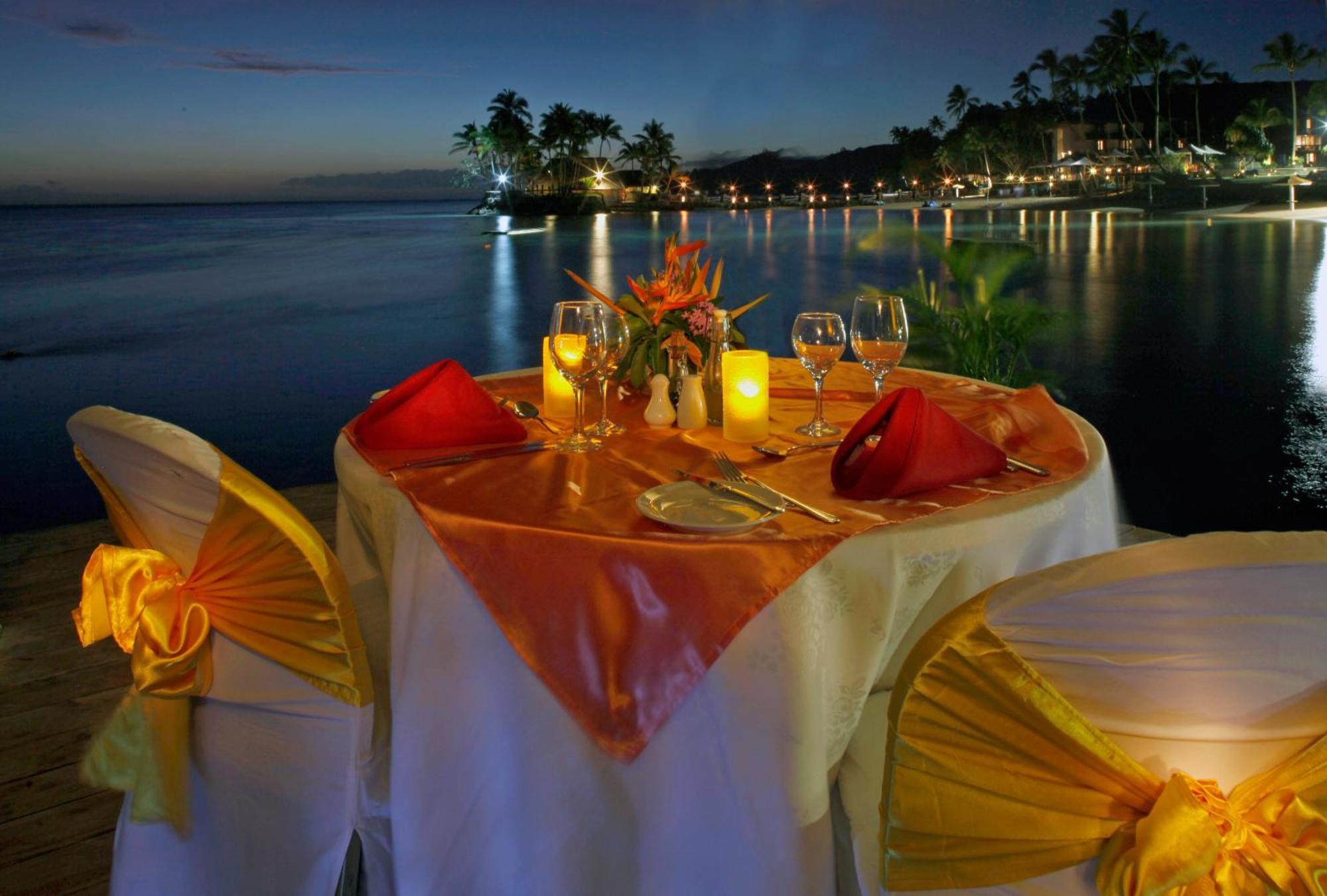 The Warwick Fiji Hotel Korolevu  Ngoại thất bức ảnh A table set for dinner