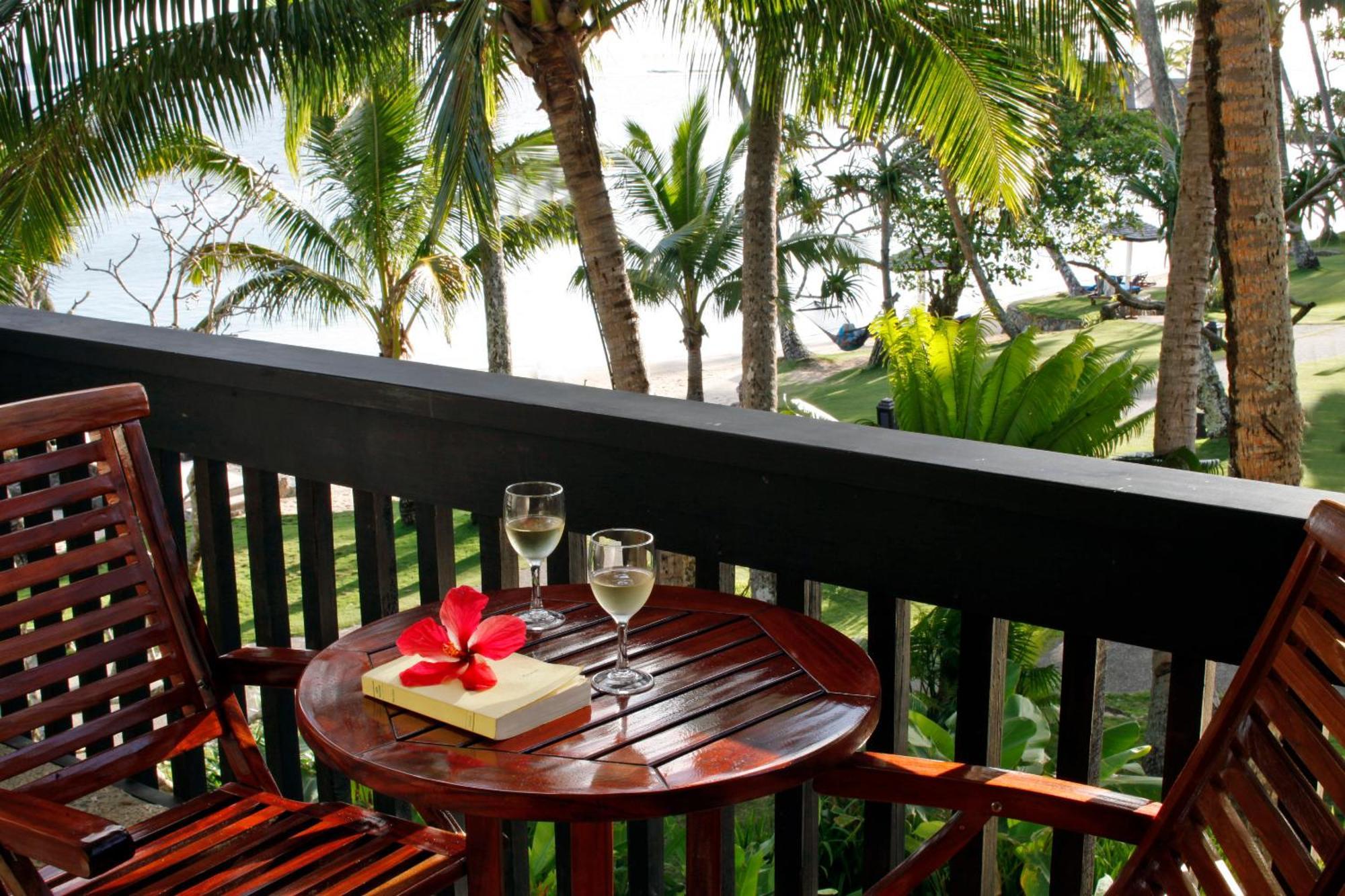 The Warwick Fiji Hotel Korolevu  Ngoại thất bức ảnh A balcony at the resort