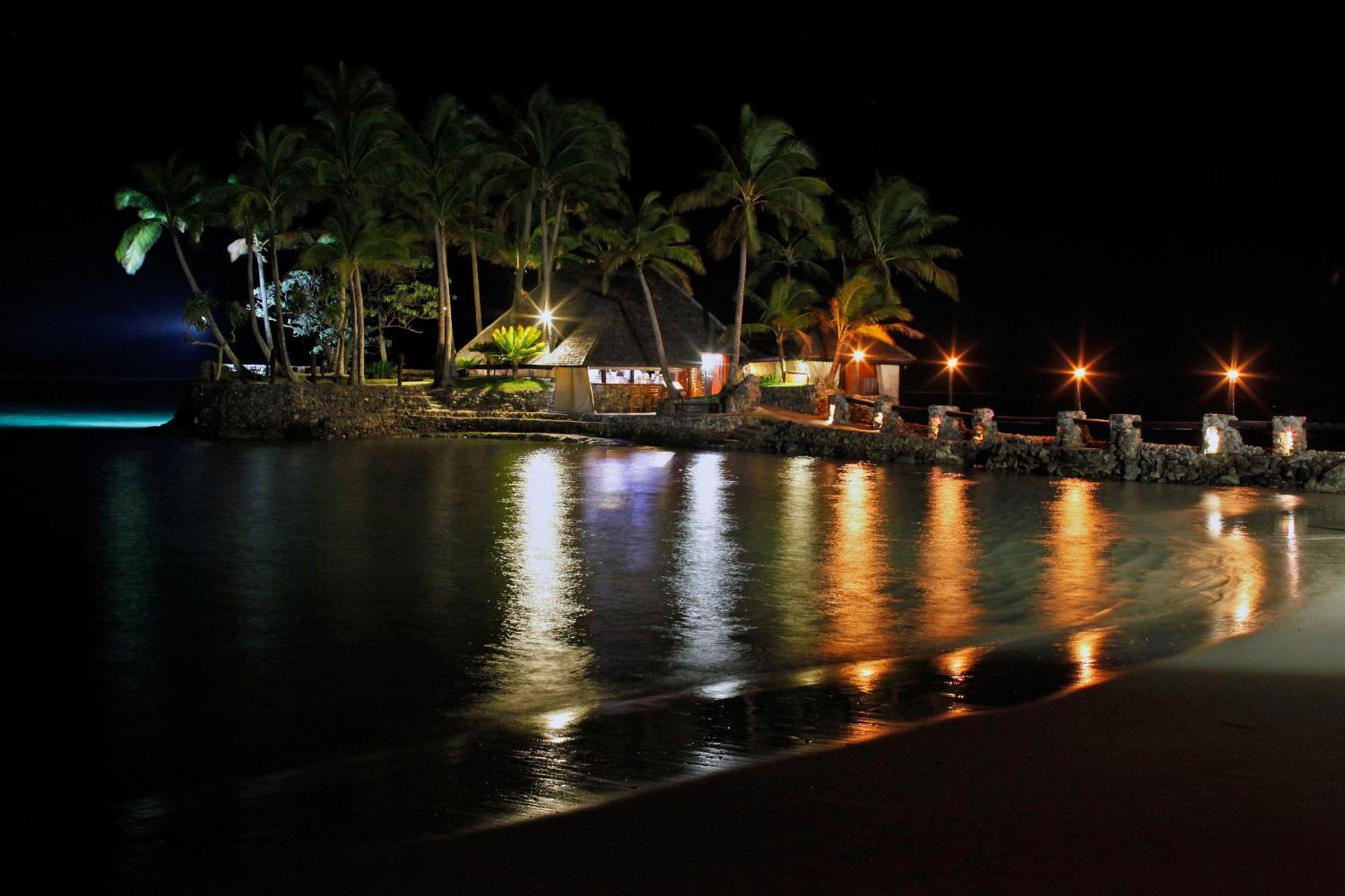 The Warwick Fiji Hotel Korolevu  Ngoại thất bức ảnh Night view of the beach