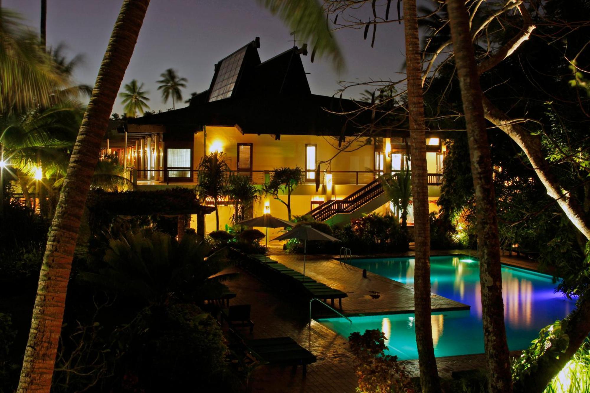 The Warwick Fiji Hotel Korolevu  Ngoại thất bức ảnh The house at night