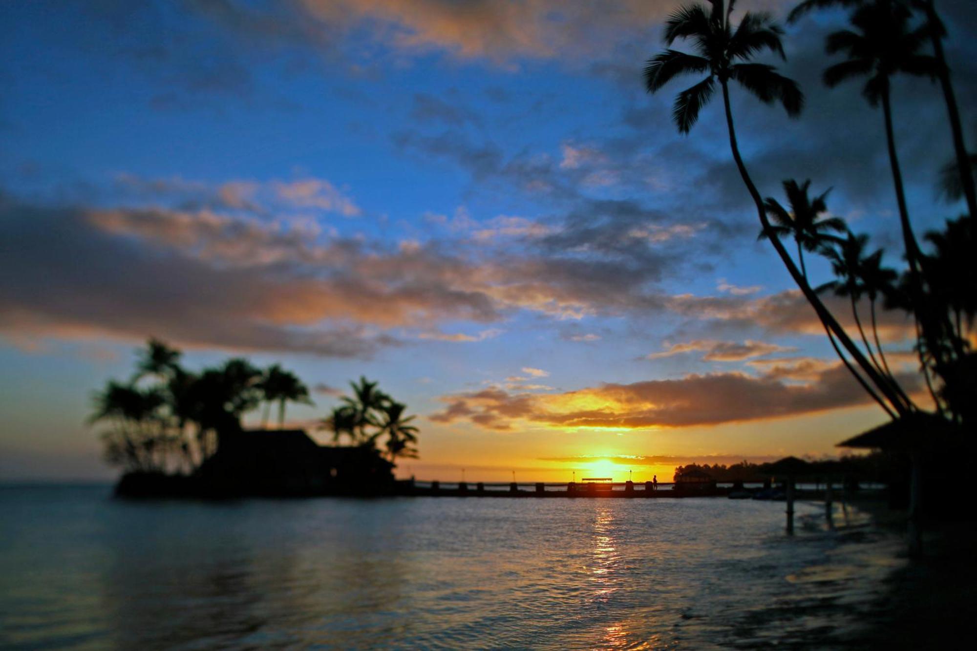 The Warwick Fiji Hotel Korolevu  Ngoại thất bức ảnh Sunset at the Four Seasons Resort