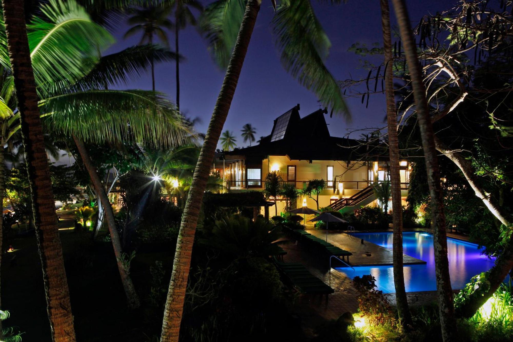 The Warwick Fiji Hotel Korolevu  Ngoại thất bức ảnh The resort at night