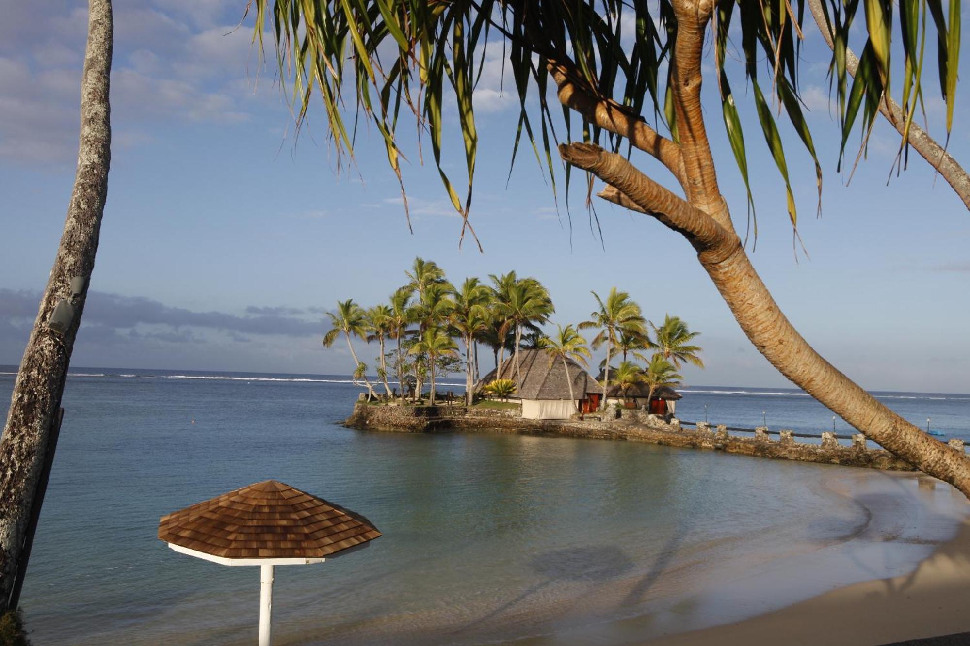 The Warwick Fiji Hotel Korolevu  Ngoại thất bức ảnh A view of the beach at the resort