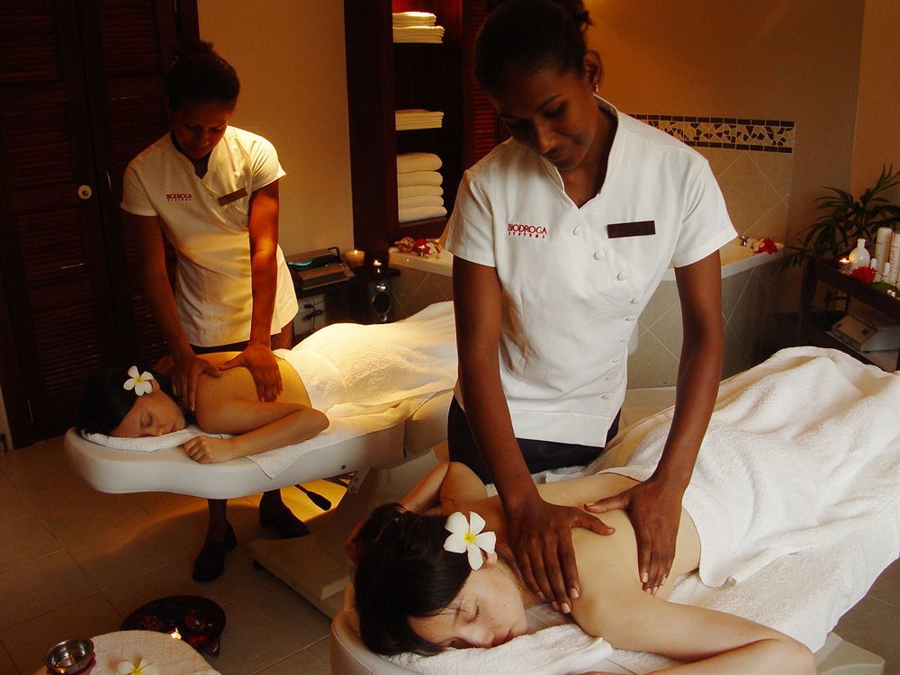 The Warwick Fiji Hotel Korolevu  Ngoại thất bức ảnh Massage in Mauritius