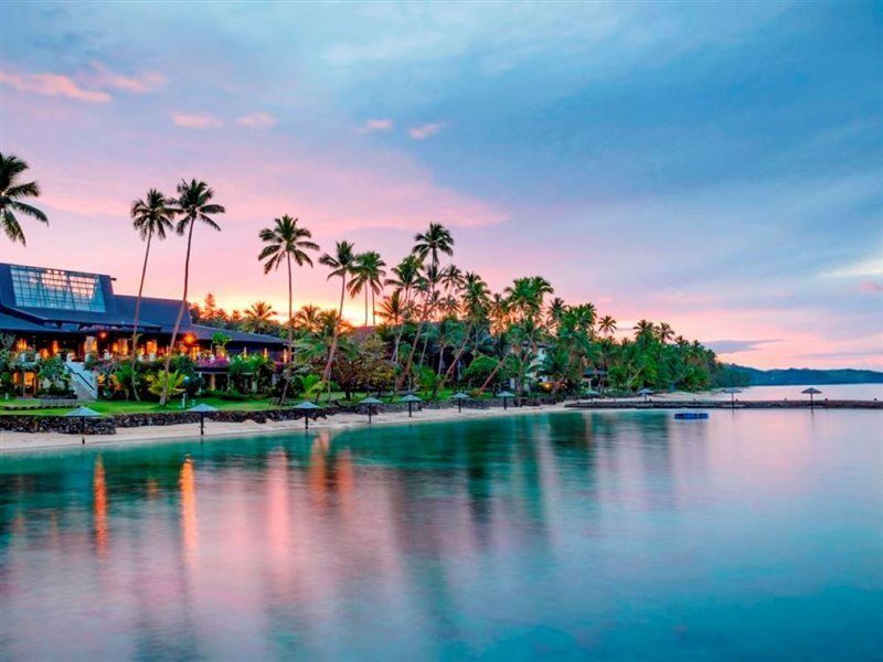 The Warwick Fiji Hotel Korolevu  Ngoại thất bức ảnh Sunset at the Four Seasons Resort